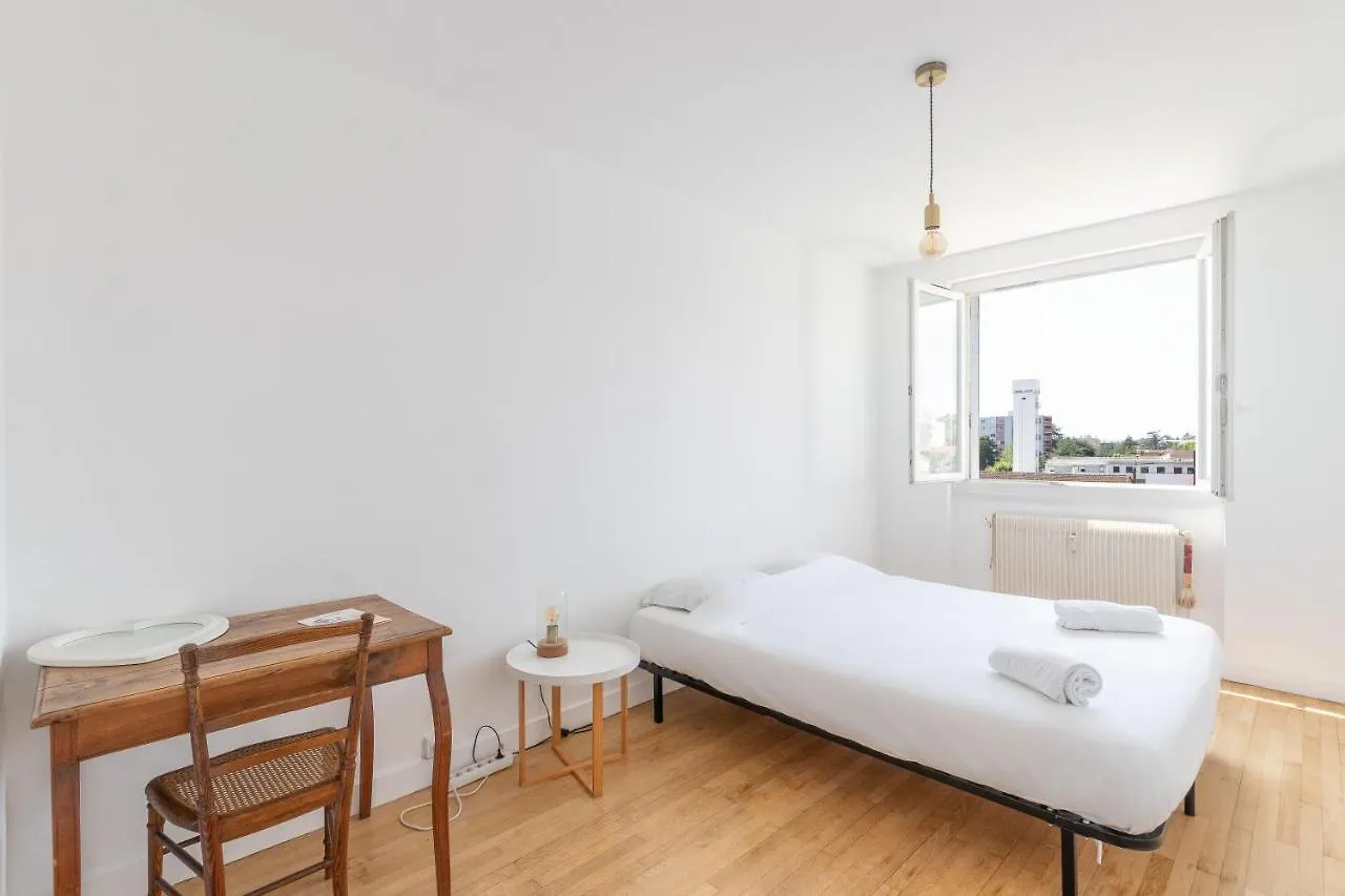 Cabana & Grand Appartement Cosy - Parking & Balcon Villefranche-sur-Saone France